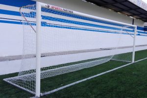 Baliza Futebol Júnior “Competition” de inserção ao solo em alumínio lacado de perfil redondo de 120 mm